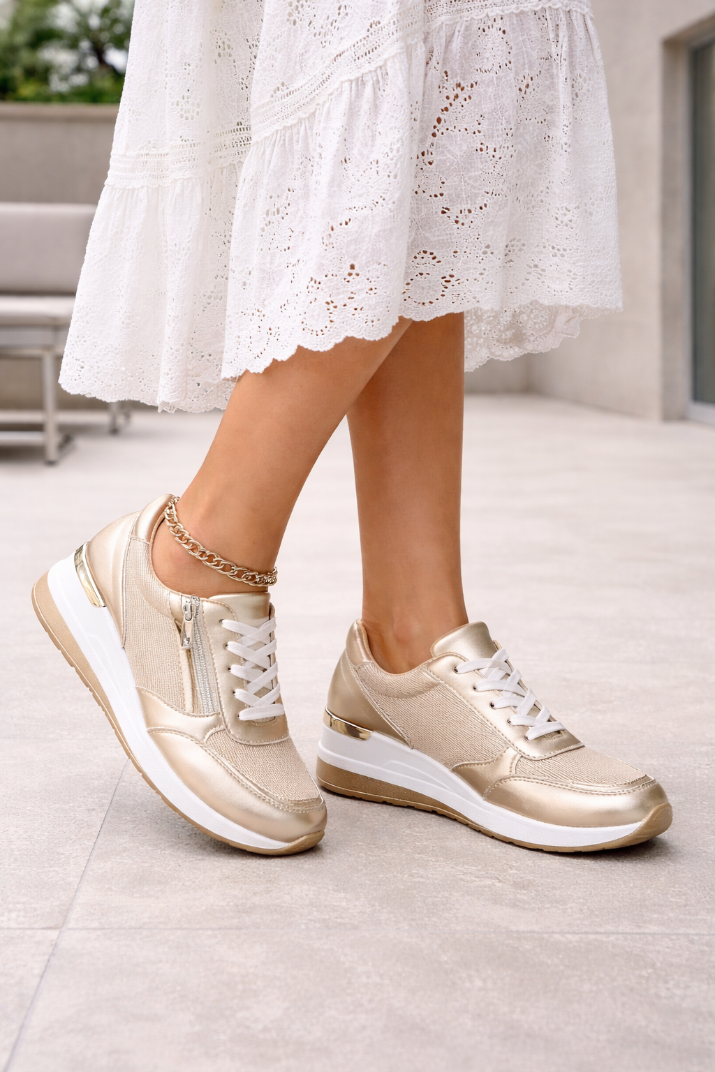 Glanzende Dames Sneakers Met Rits En Verhoogde Zool