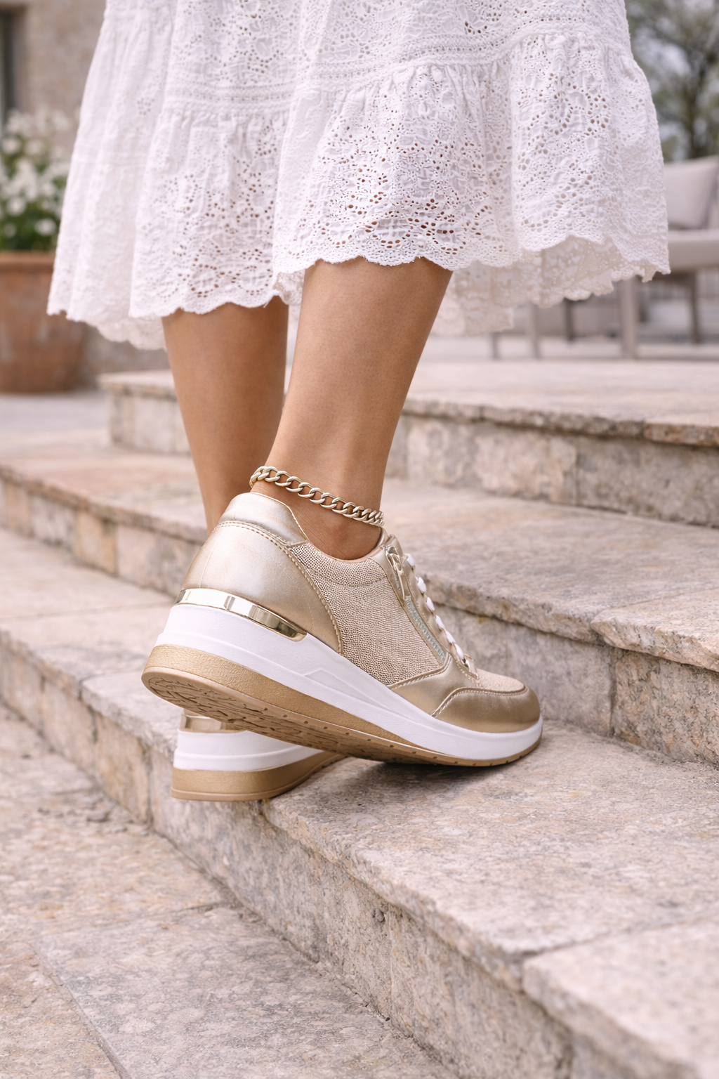 Glanzende Dames Sneakers Met Rits En Verhoogde Zool
